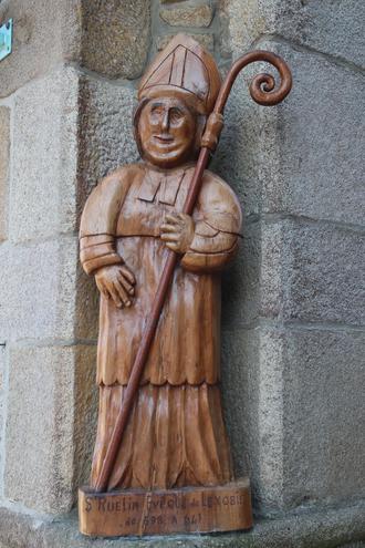 Statuette at Tréguier