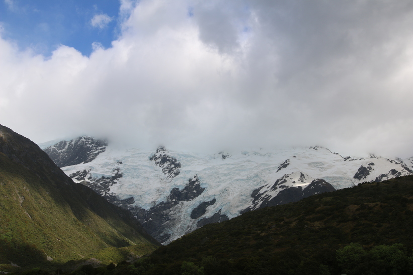 On the way up to Sealy Tarns