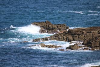 Sea breaking over the rocks